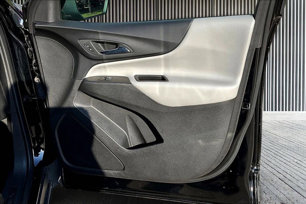 Used 2023 Chevrolet Equinox LT image 24