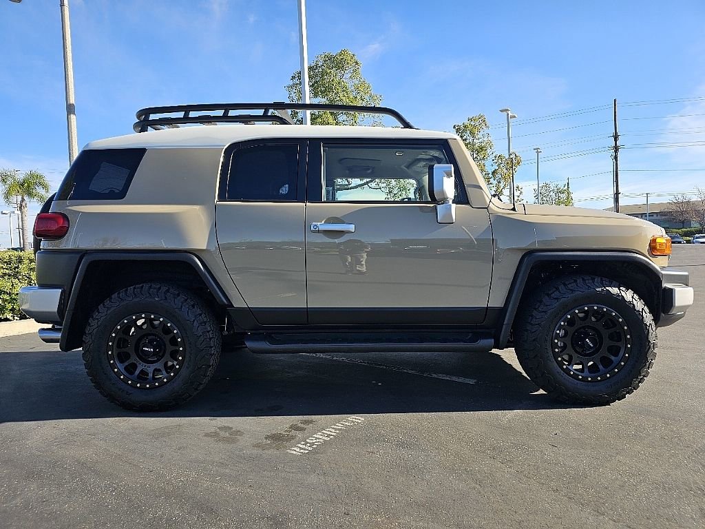 Used 2014 Toyota FJ Cruiser 4WD w/ Upgrade Package image 11