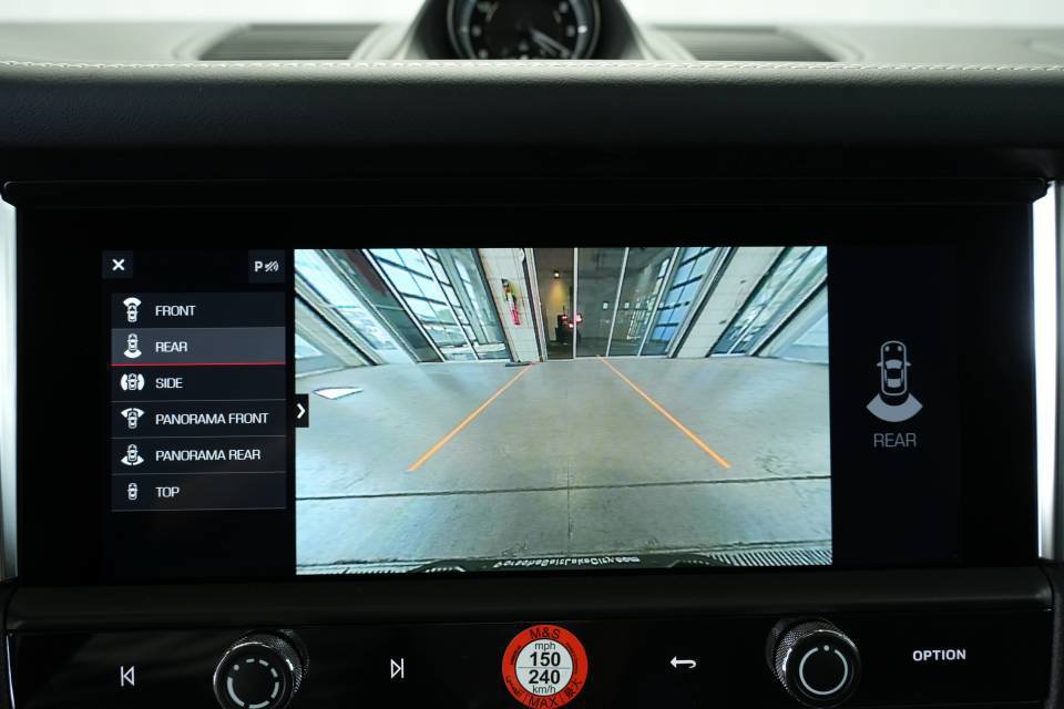 Certified 2025 Porsche Macan AWD/4WD image 19
