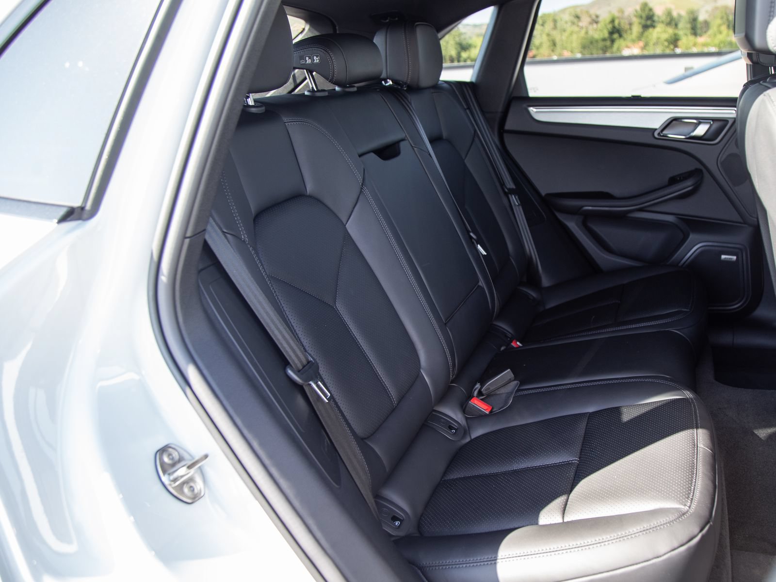 New 2026 Porsche Macan AWD/4WD image 25