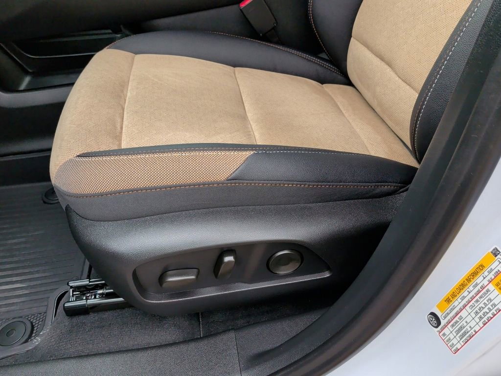 Used 2026 Chevrolet Equinox ACTIV w/ Convenience Package III image 13