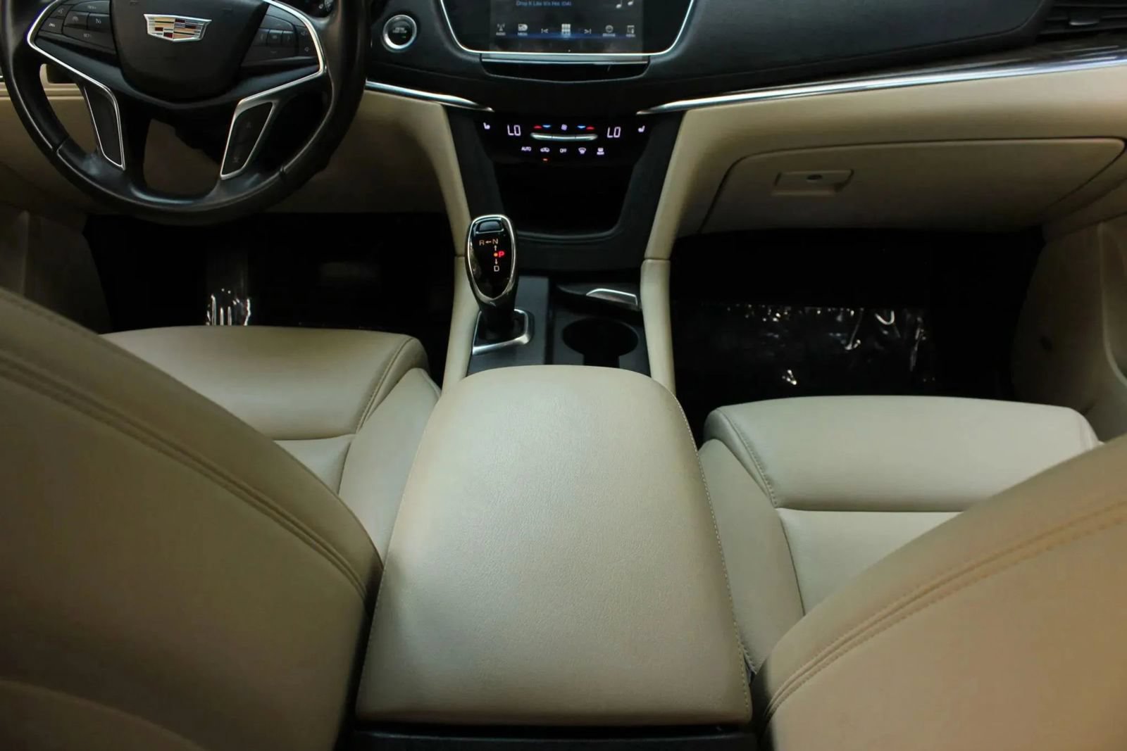 Used 2018 Cadillac XT5 AWD image 26