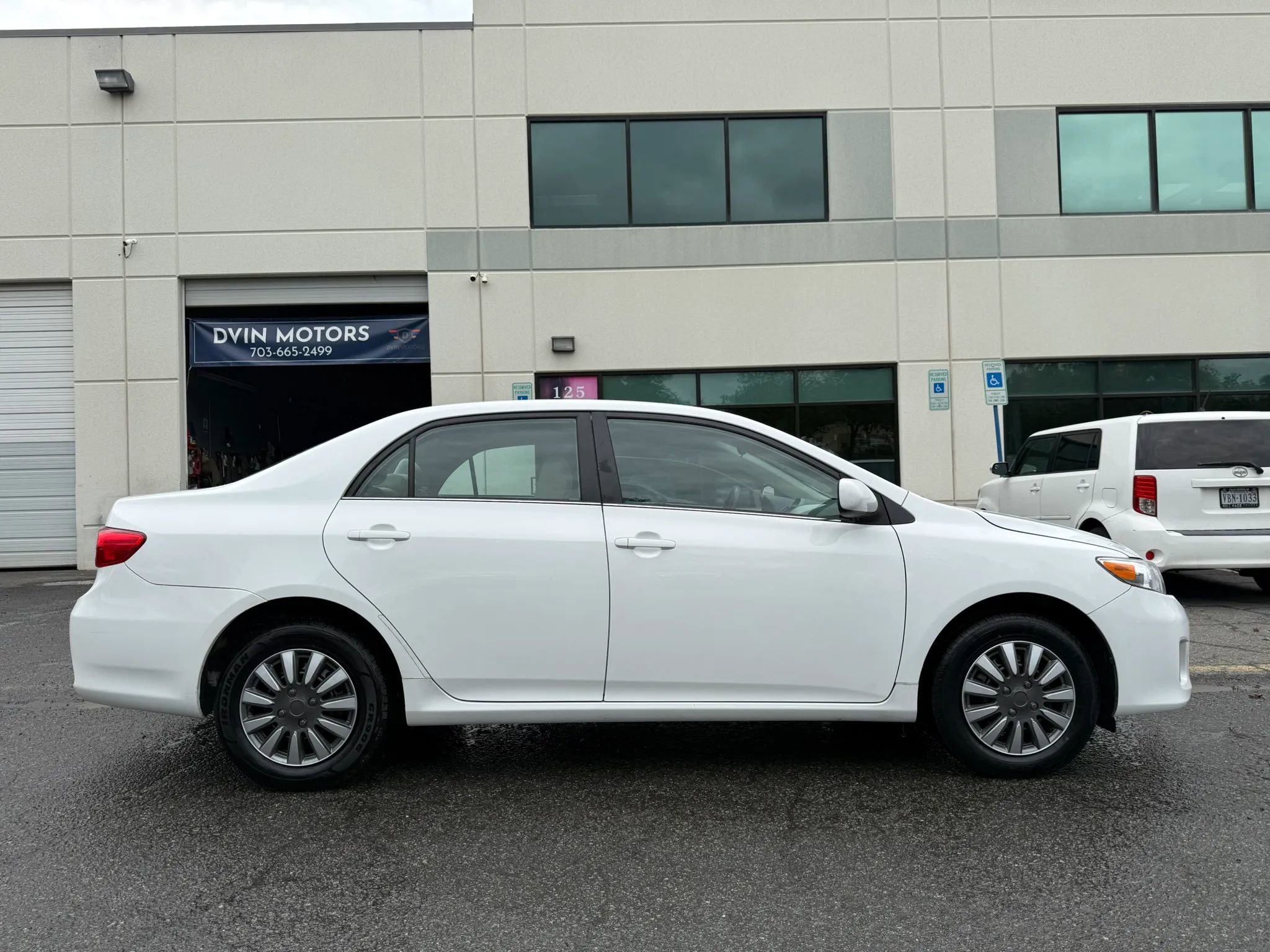 Used 2013 Toyota Corolla LE FWD image 3
