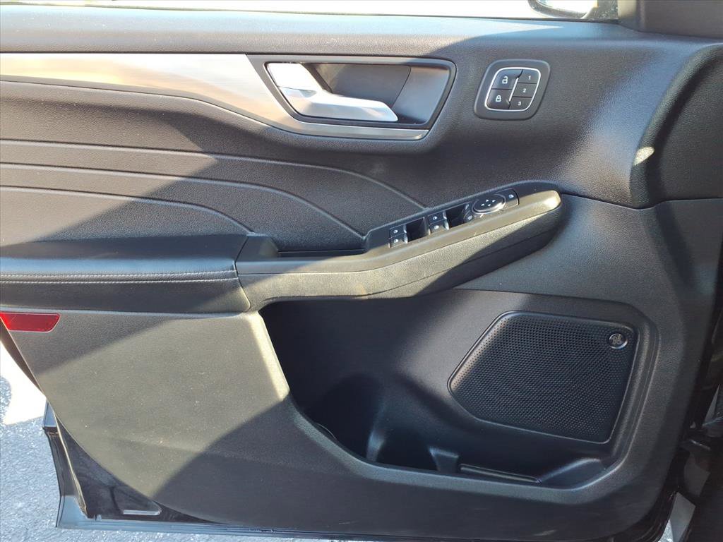 Used 2021 Ford Escape Titanium image 23