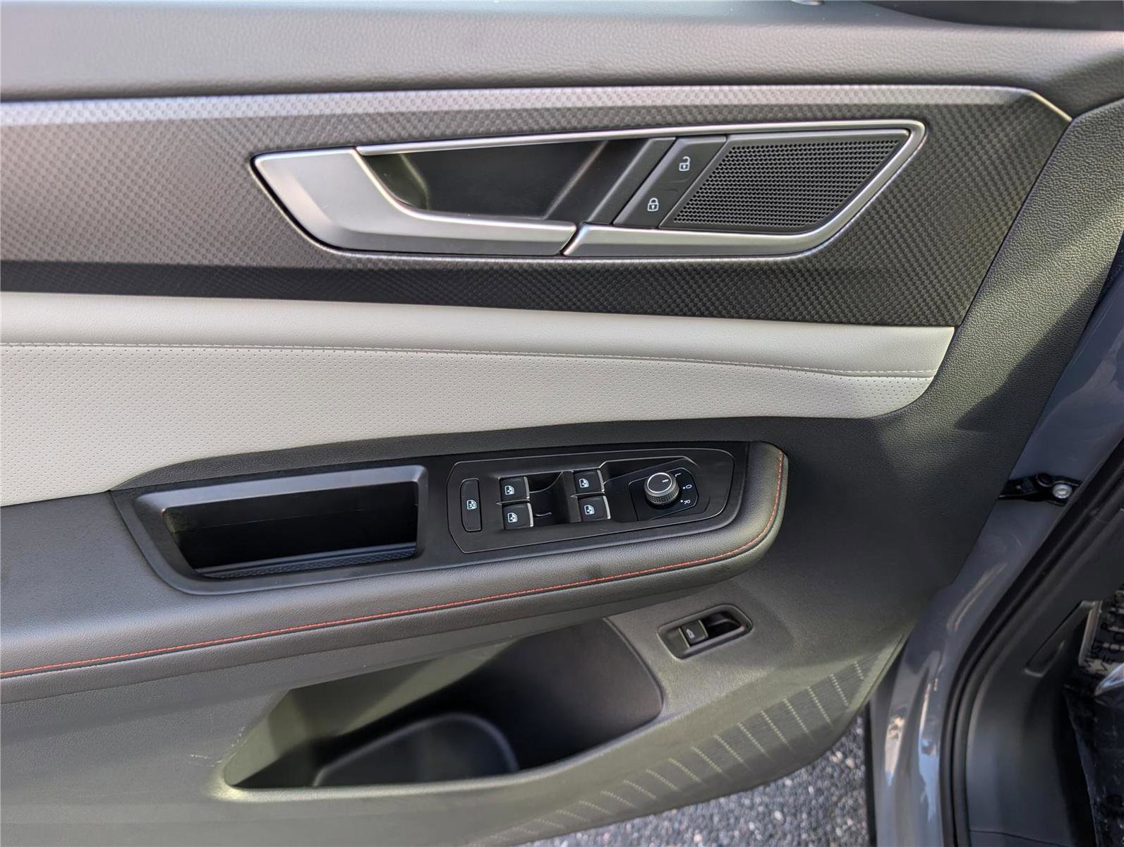 Used 2024 Volkswagen Atlas Peak Edition SE image 23