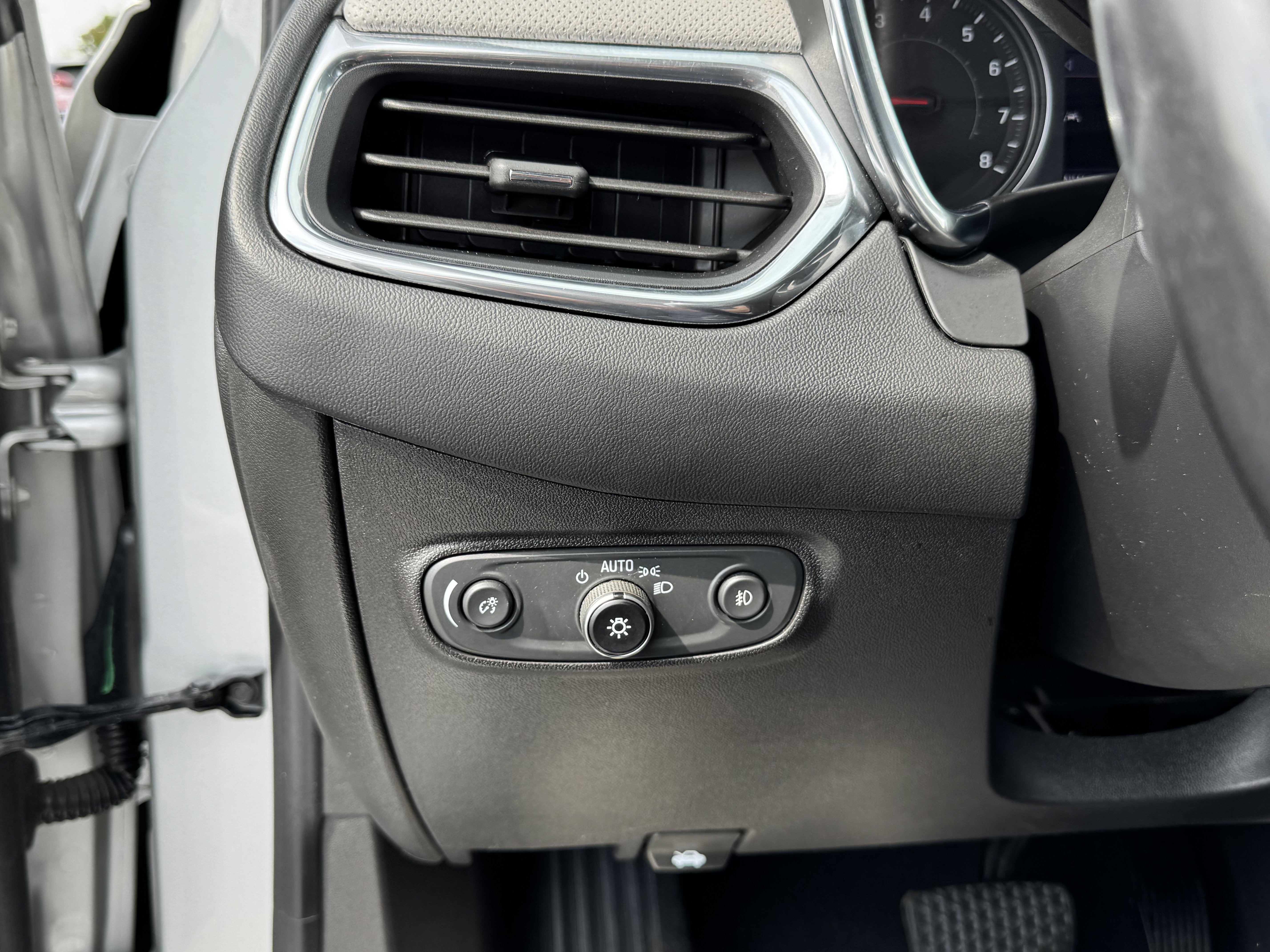 Used 2021 Chevrolet Equinox Premier image 20