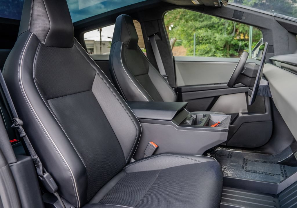 Used 2025 Tesla Cybertruck AWD Crew Cab image 20