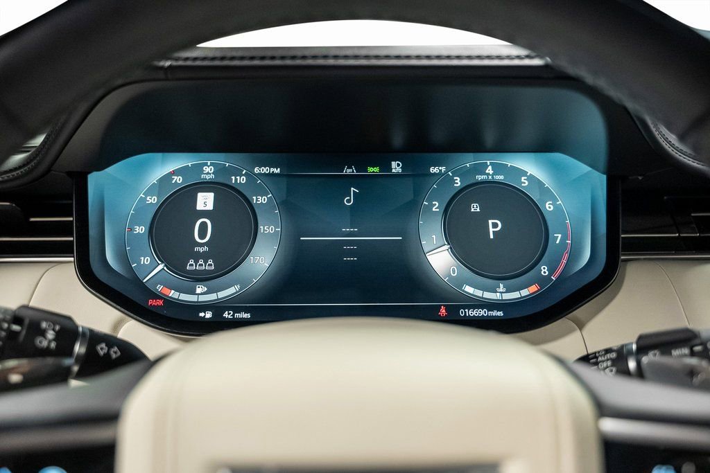 Used 2025 Land Rover Range Rover SE image 43