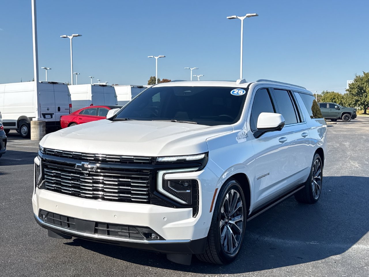 Used 2025 Chevrolet Suburban High Country AWD/4WD image 7
