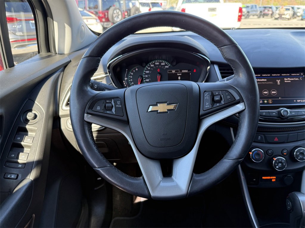 Used 2022 Chevrolet Trax LT w/ LT Convenience Package image 14