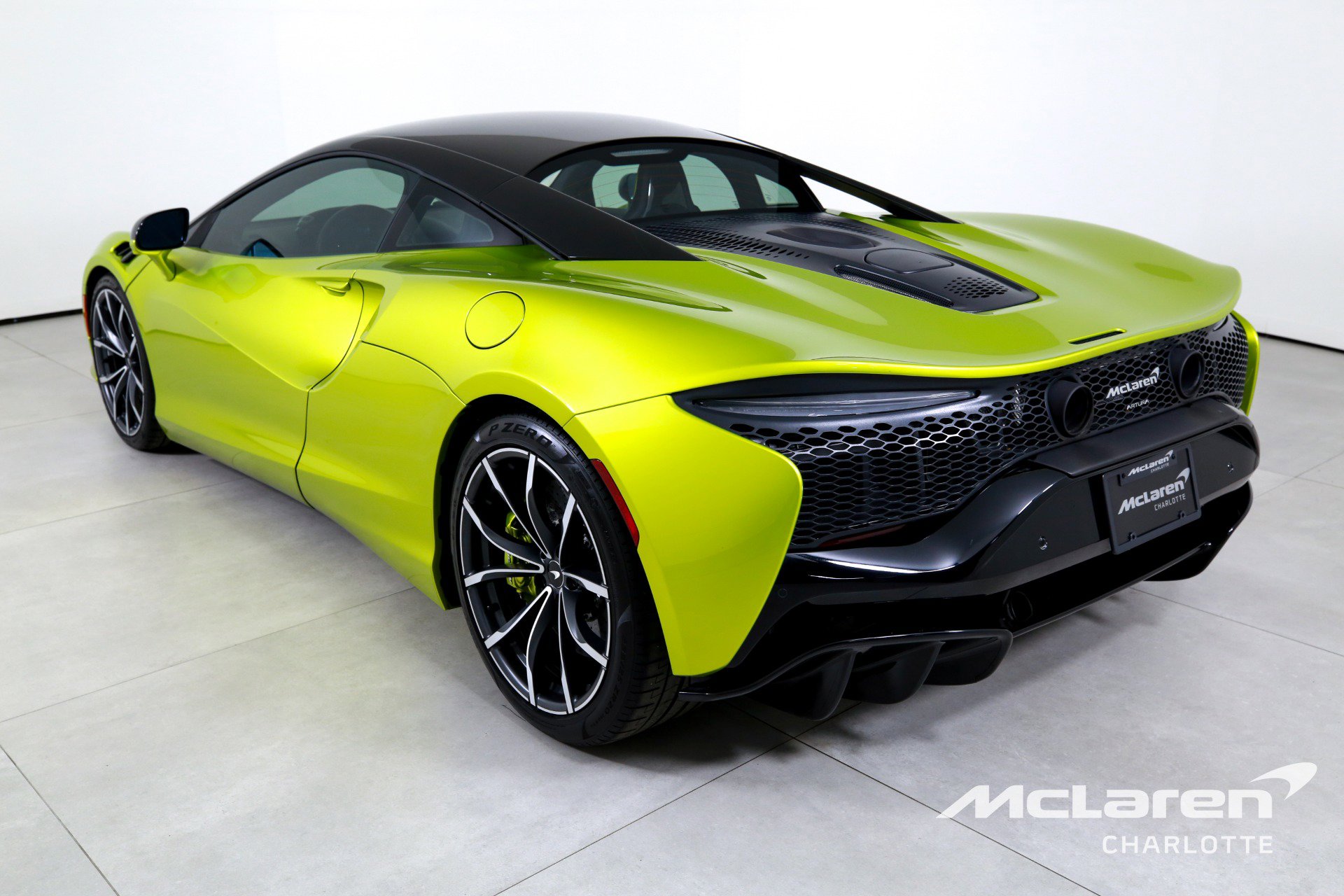 Used 2023 McLaren Artura image 10