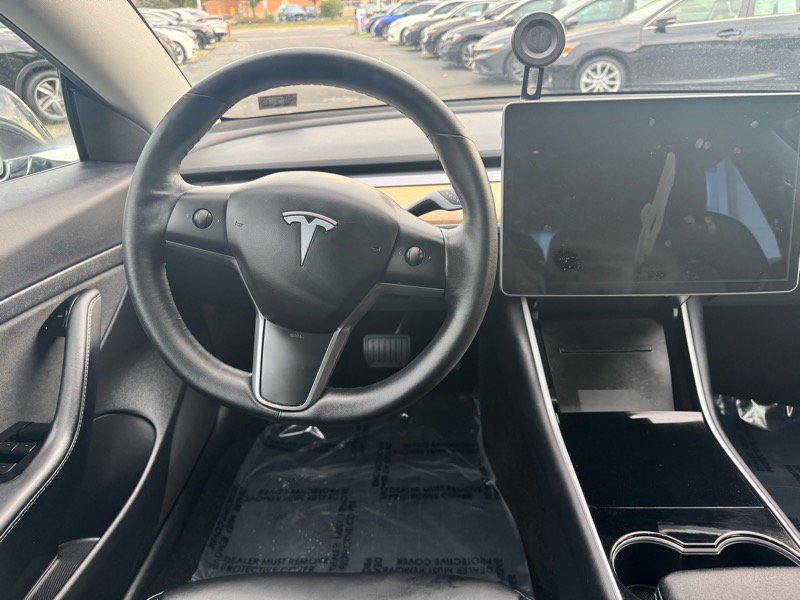 Used 2020 Tesla Model 3 Standard Range Plus image 13