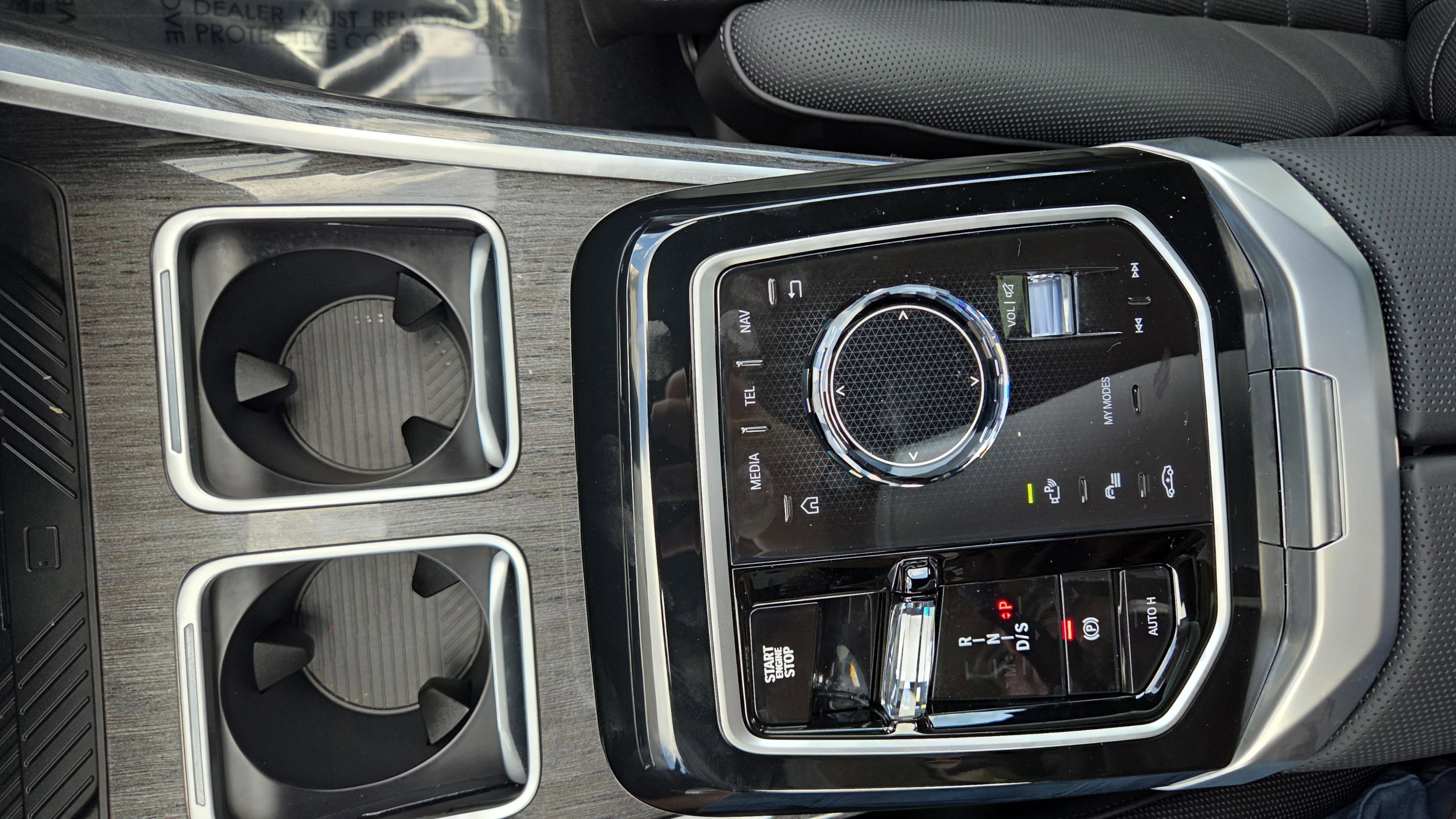 Used 2026 BMW 750e xDrive w/ Luxury Rear Seating Package AWD/4WD image 37