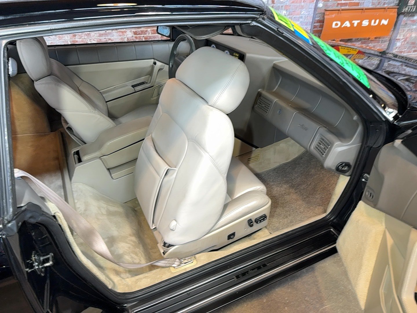 Used 1993 Cadillac Allante FWD image 90