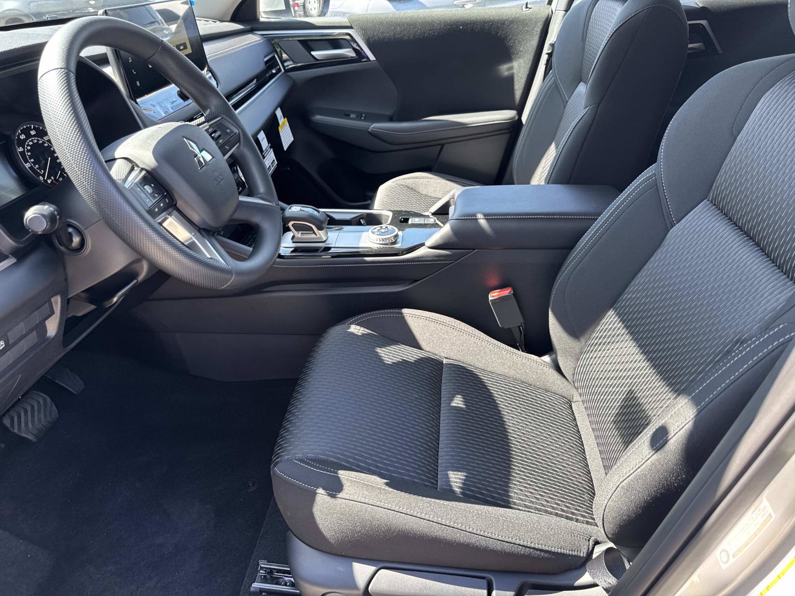 New 2026 Mitsubishi Outlander ES FWD image 14