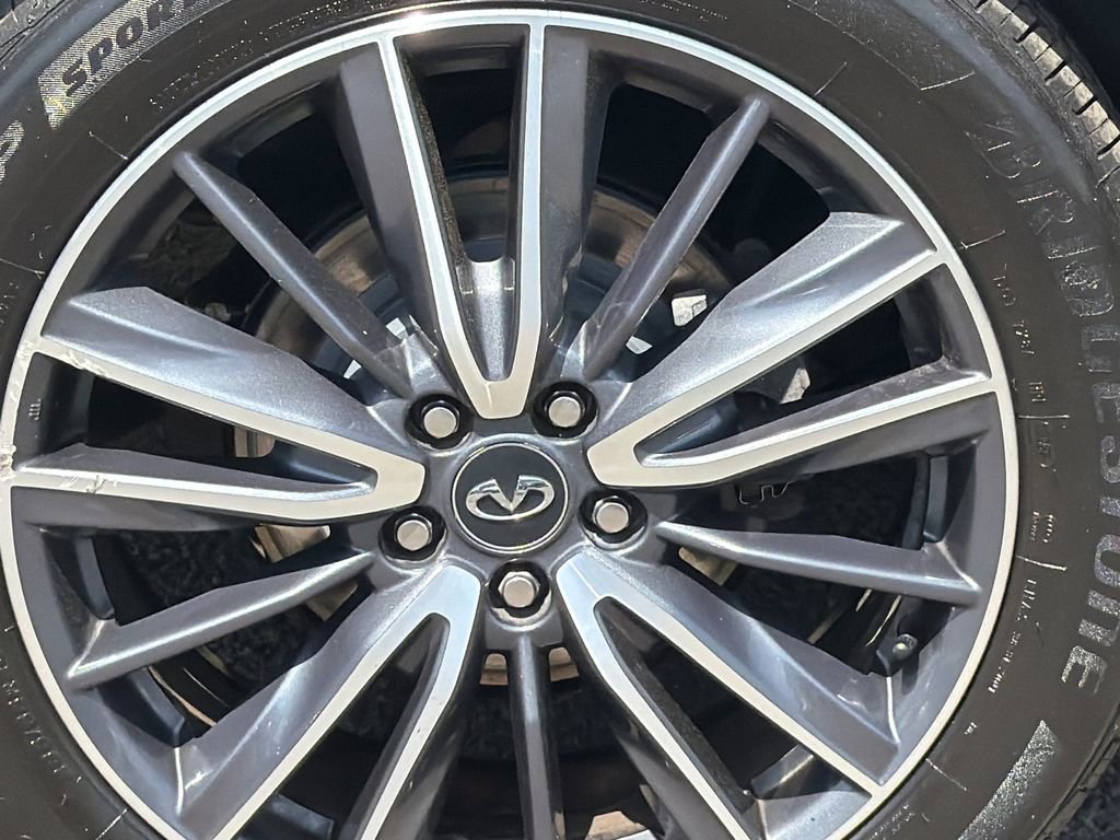 Used 2020 INFINITI QX60 Luxe w/ Sensory Package image 3