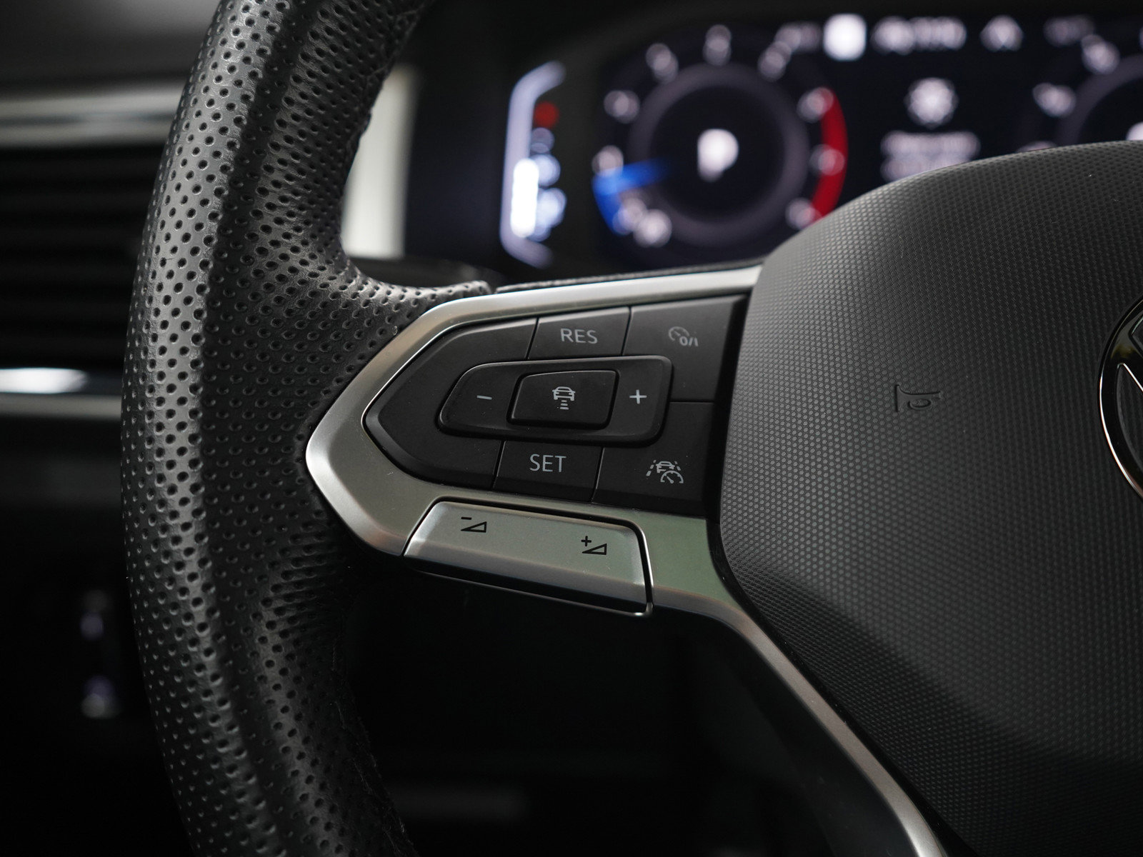 Used 2023 Volkswagen Atlas Cross Sport SEL Premium R-Line image 26