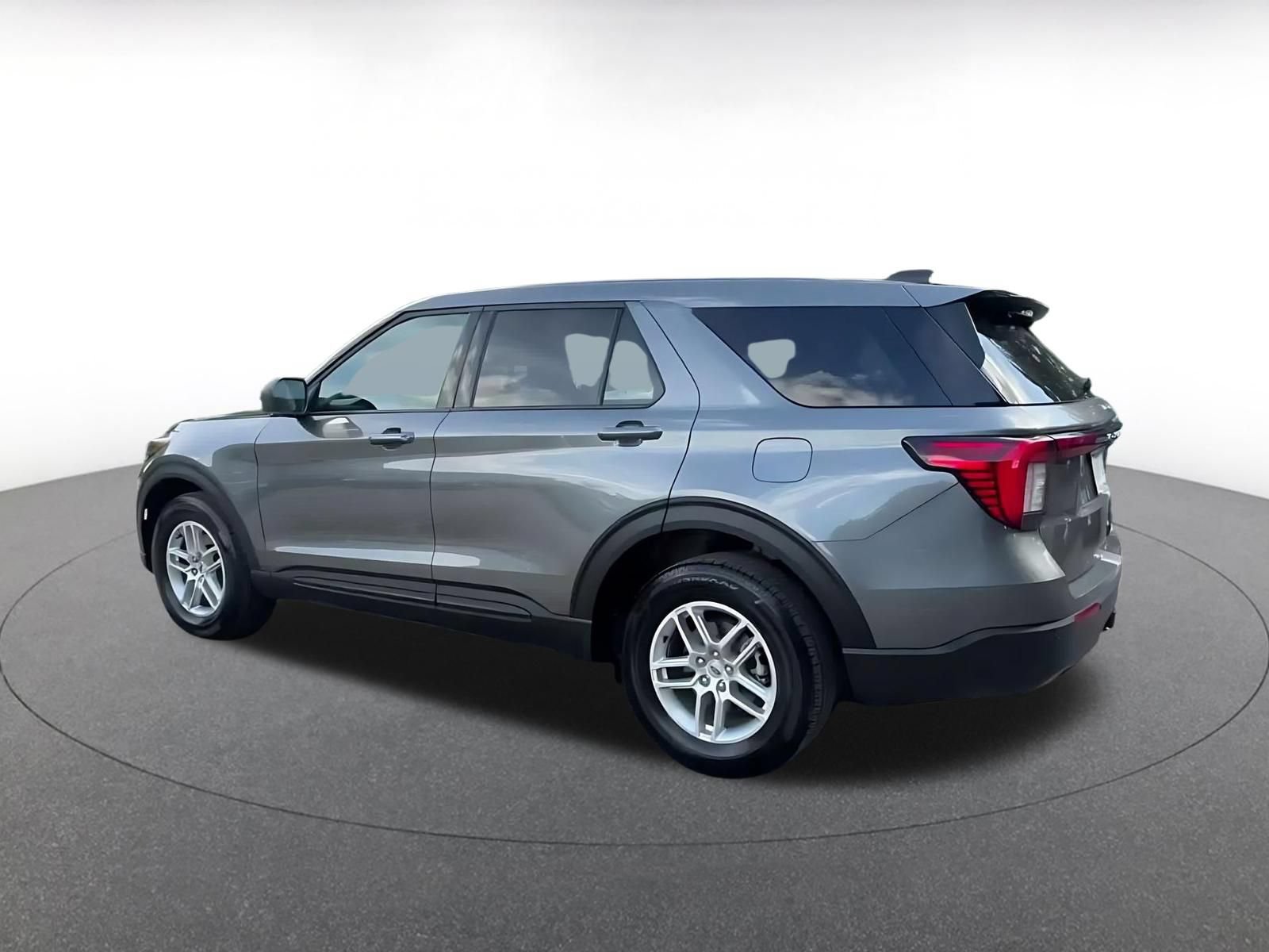 Used 2026 Ford Explorer Active AWD/4WD image 9