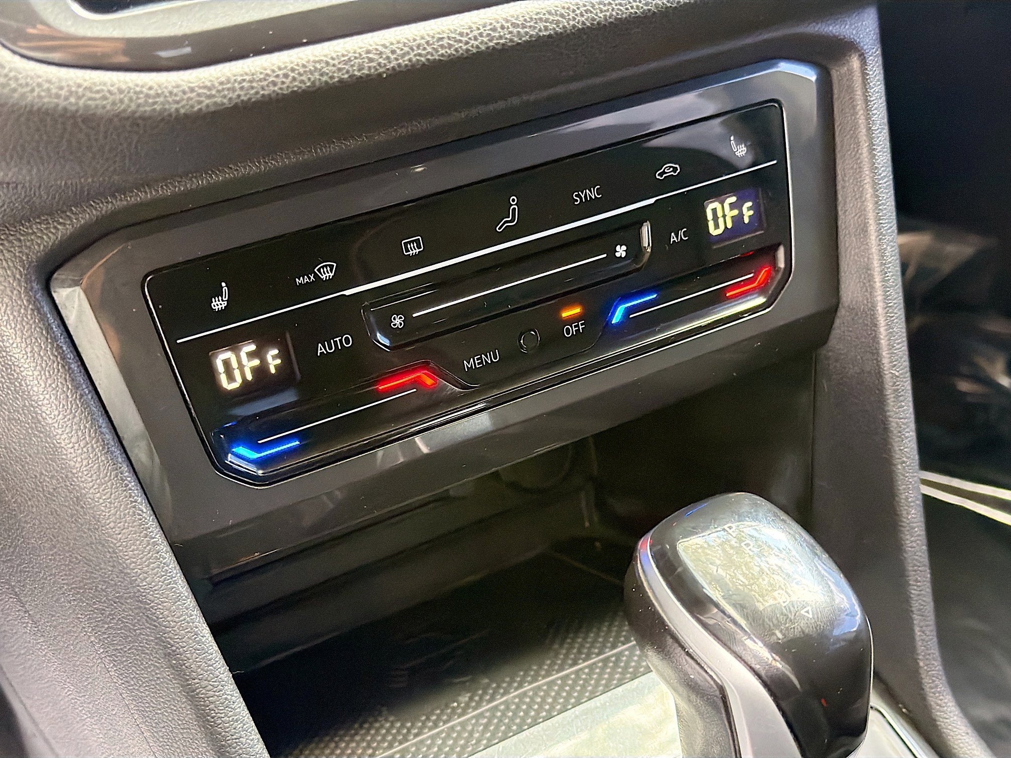 Used 2022 Volkswagen Tiguan SE image 33