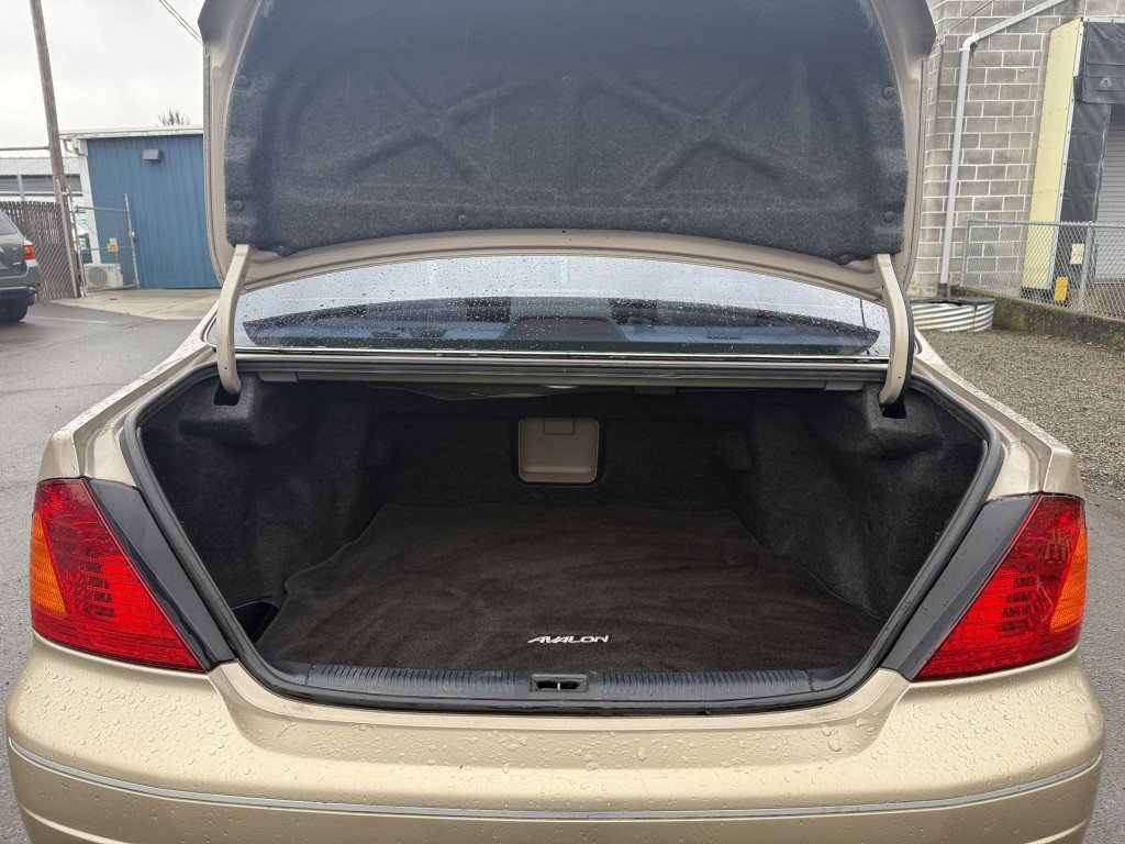 Used 2000 Toyota Avalon XL image 28