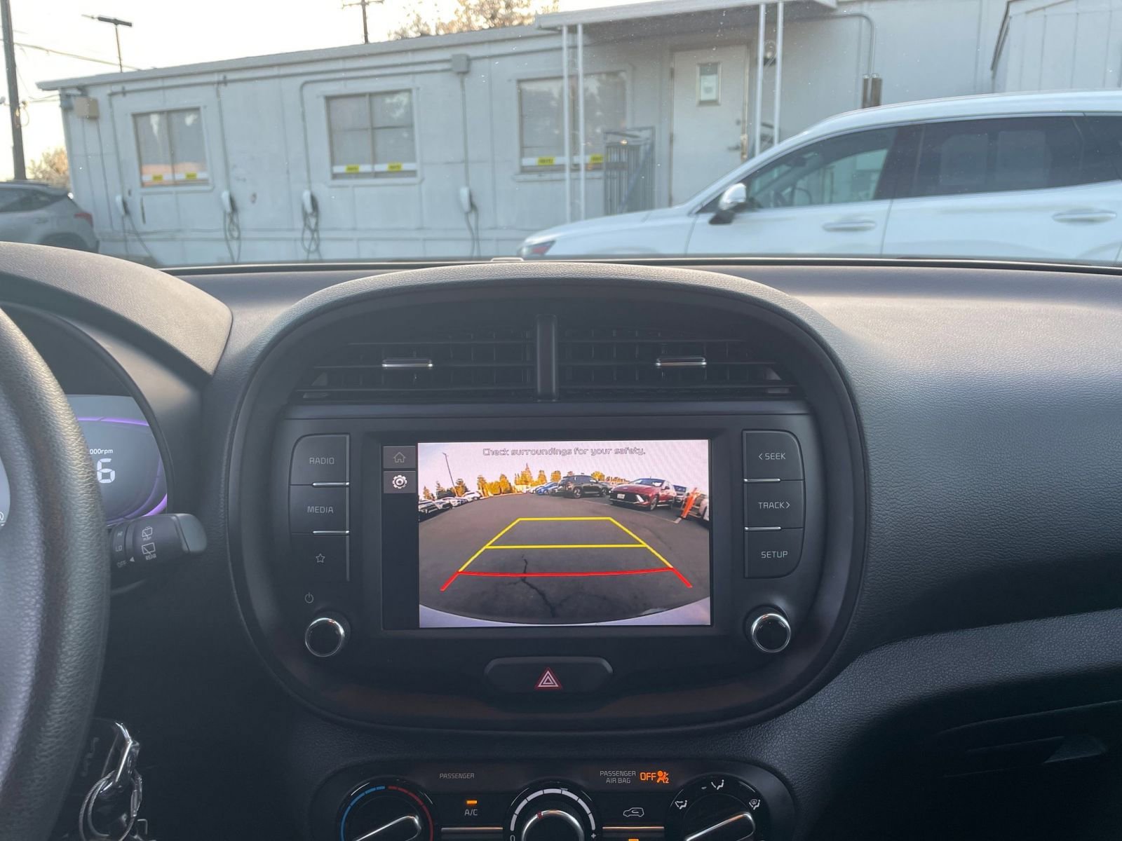 Used 2025 Kia Soul LX w/ LX Technology Package FWD image 22