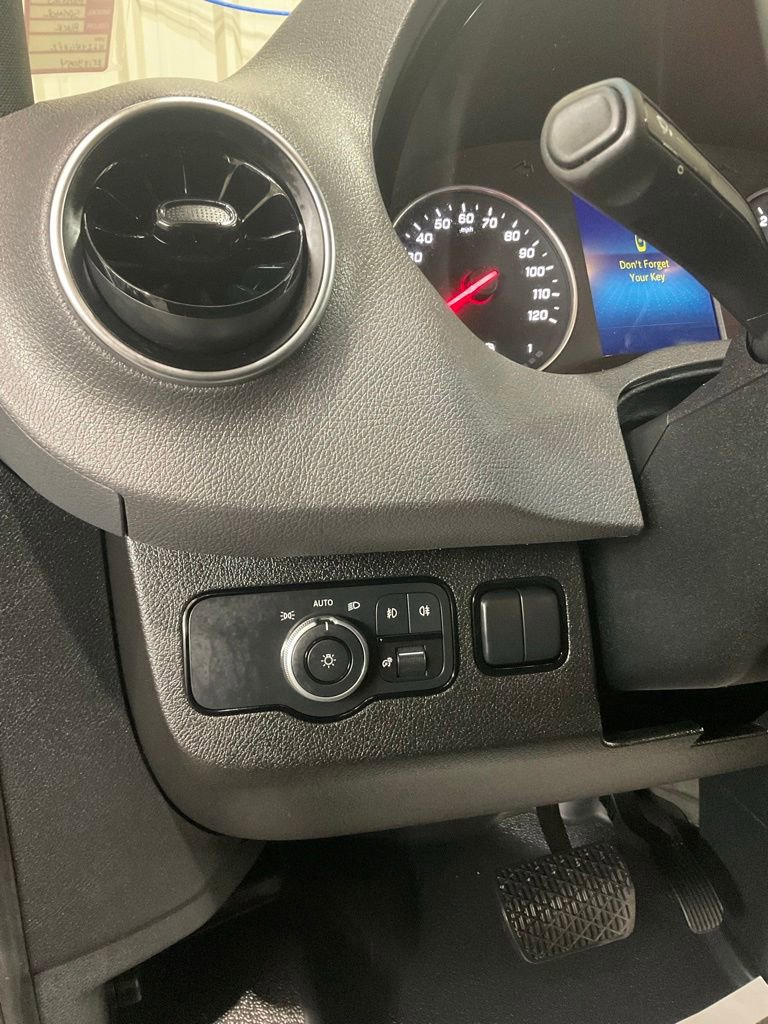 Used 2024 Mercedes-Benz Sprinter 2500 image 8