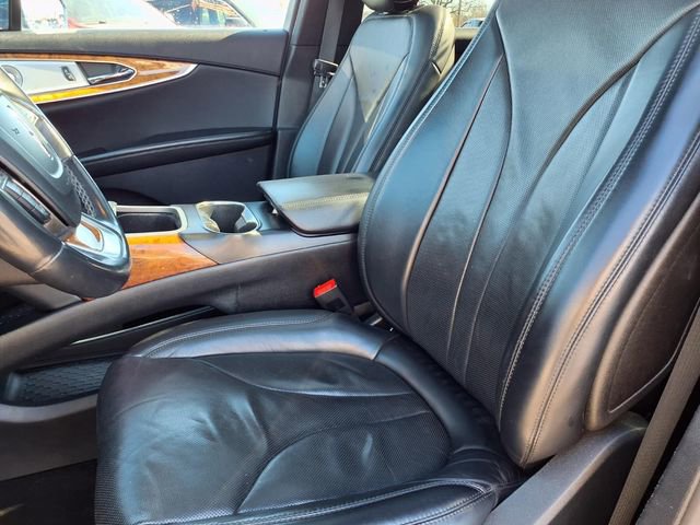 Used 2020 Lincoln Nautilus Reserve w/ Equipment Group 202A image 3