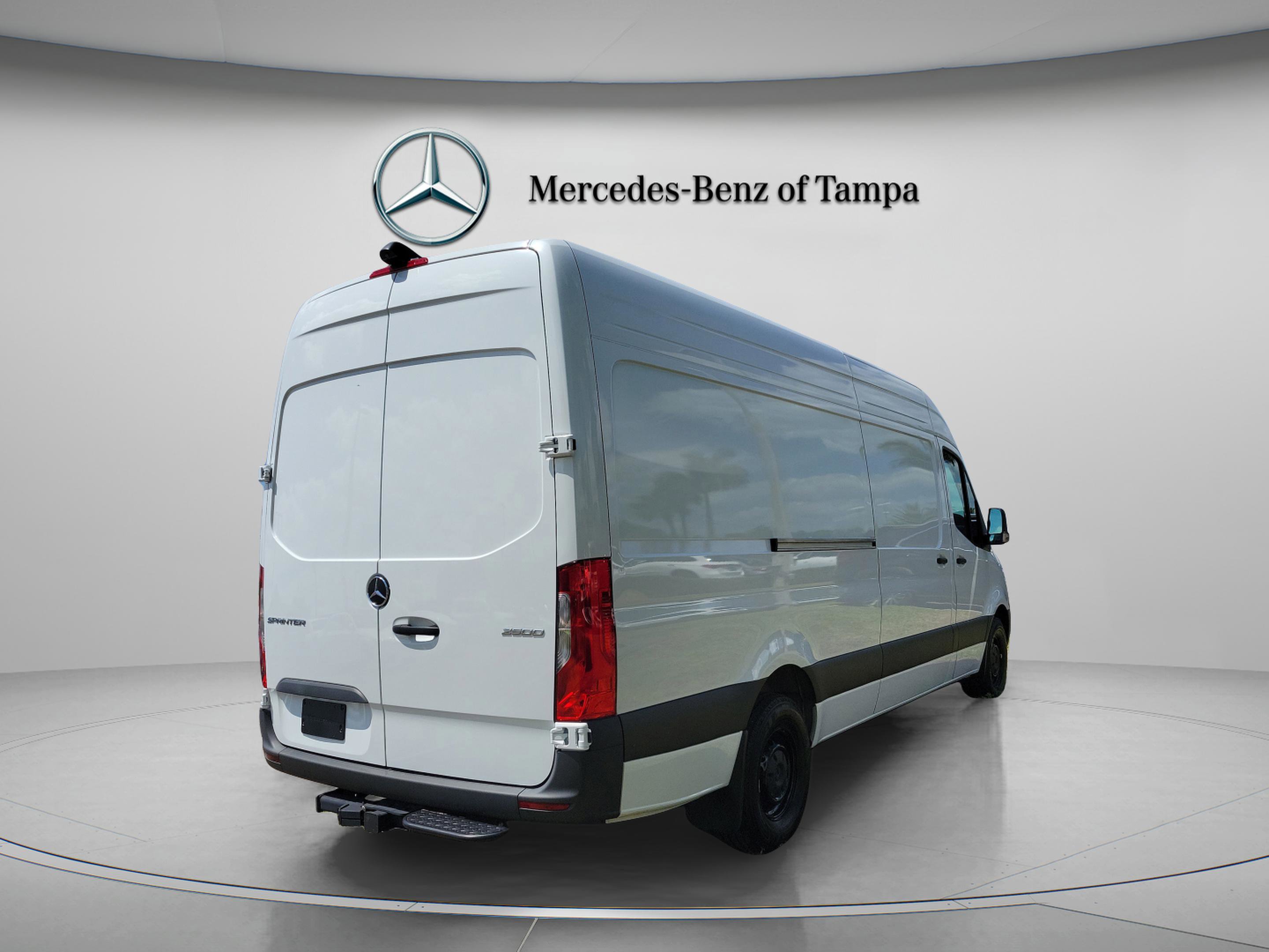Used 2025 Mercedes-Benz Sprinter 2500 image 3