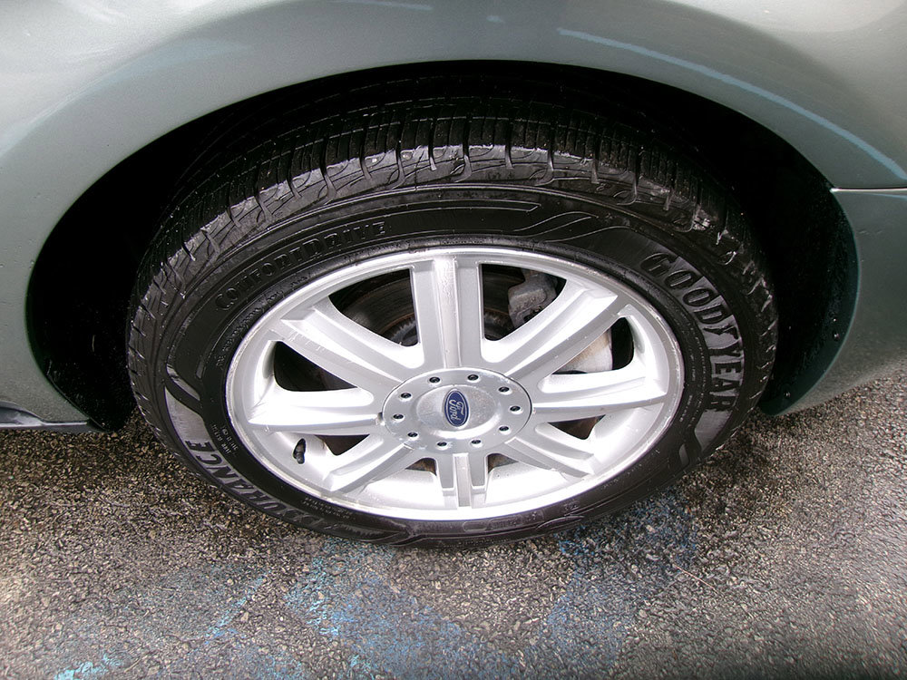 Used 2005 Ford Five Hundred Limited image 7