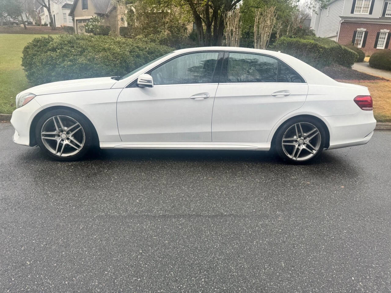 Used 2015 Mercedes-Benz E 350 E 350 4MATIC AWD 4dr Sedan w/ Premium 1 Package image 4