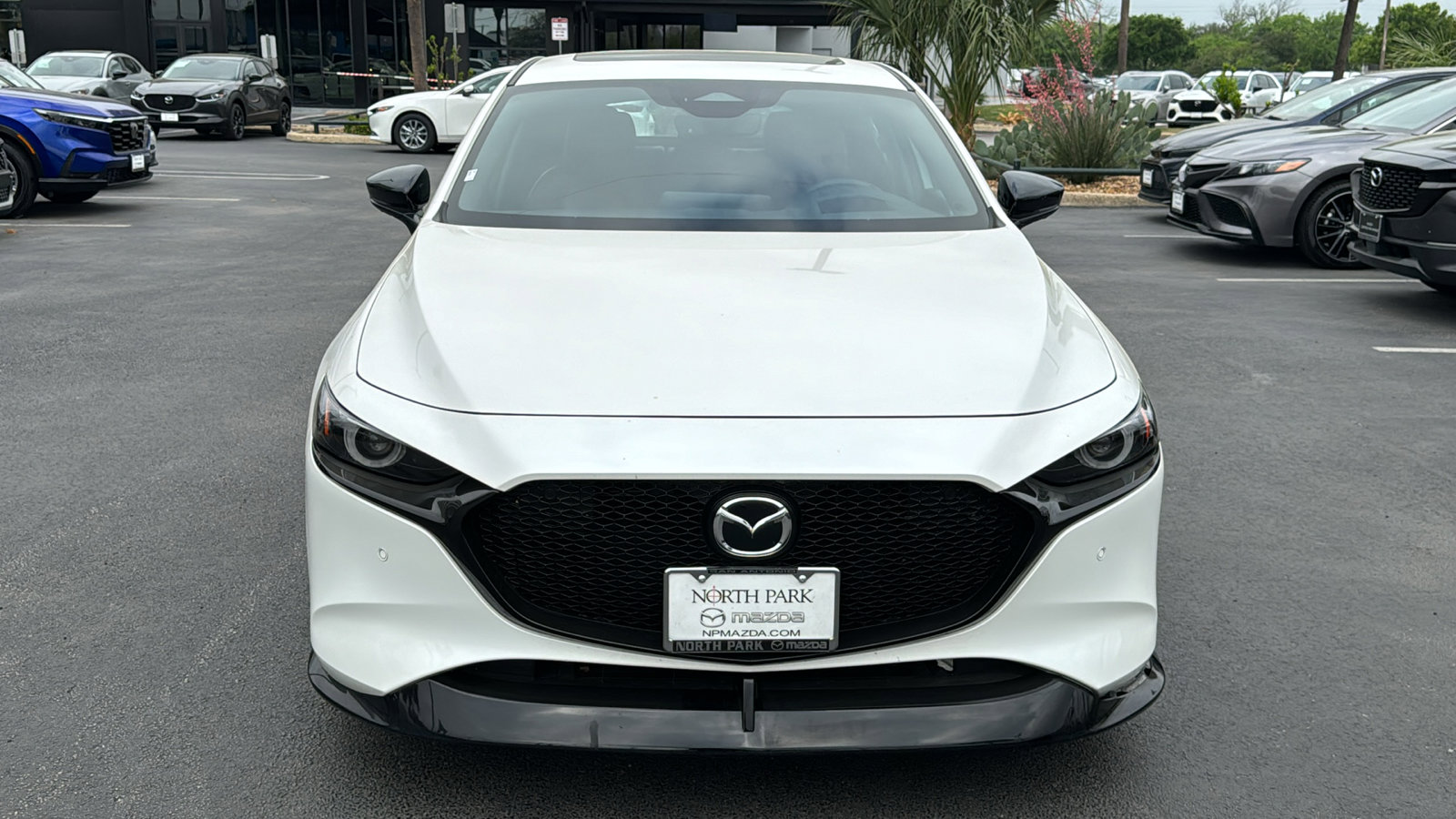 Used 2025 MAZDA MAZDA3 Hatchback w/ Appearance Package image 3