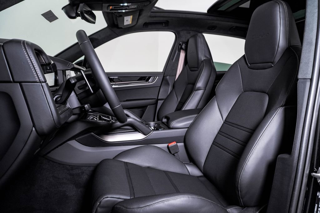 New 2026 Porsche Cayenne Turbo image 5