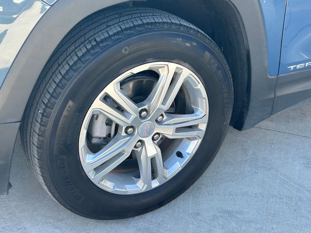 Used 2024 GMC Terrain SLE image 9