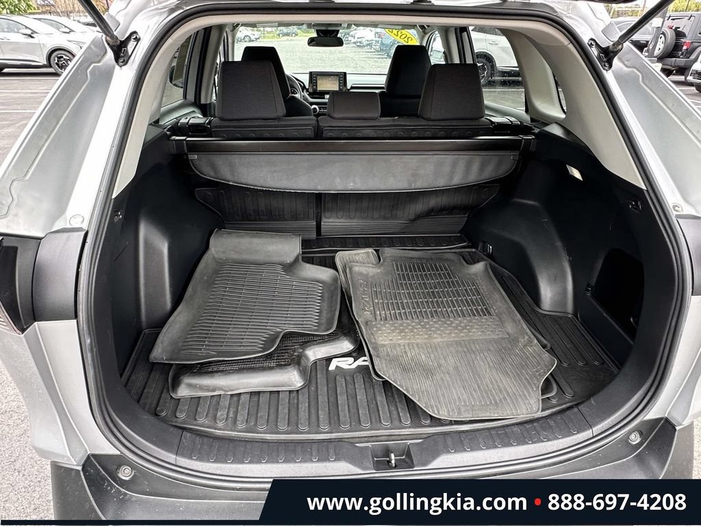 Used 2022 Toyota RAV4 LE AWD/4WD image 9