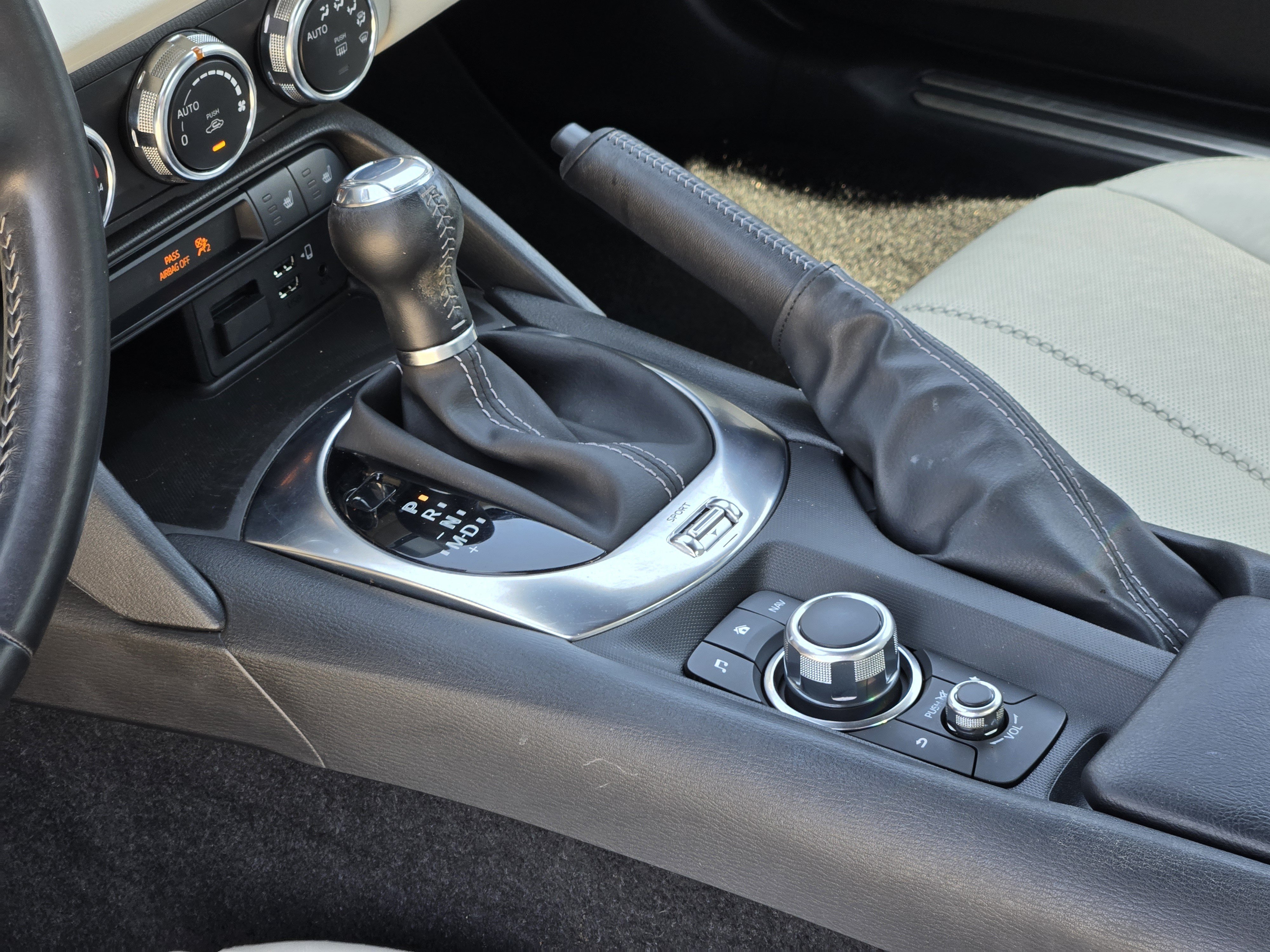 Used 2021 MAZDA MX-5 Miata RF Grand Touring RWD image 25
