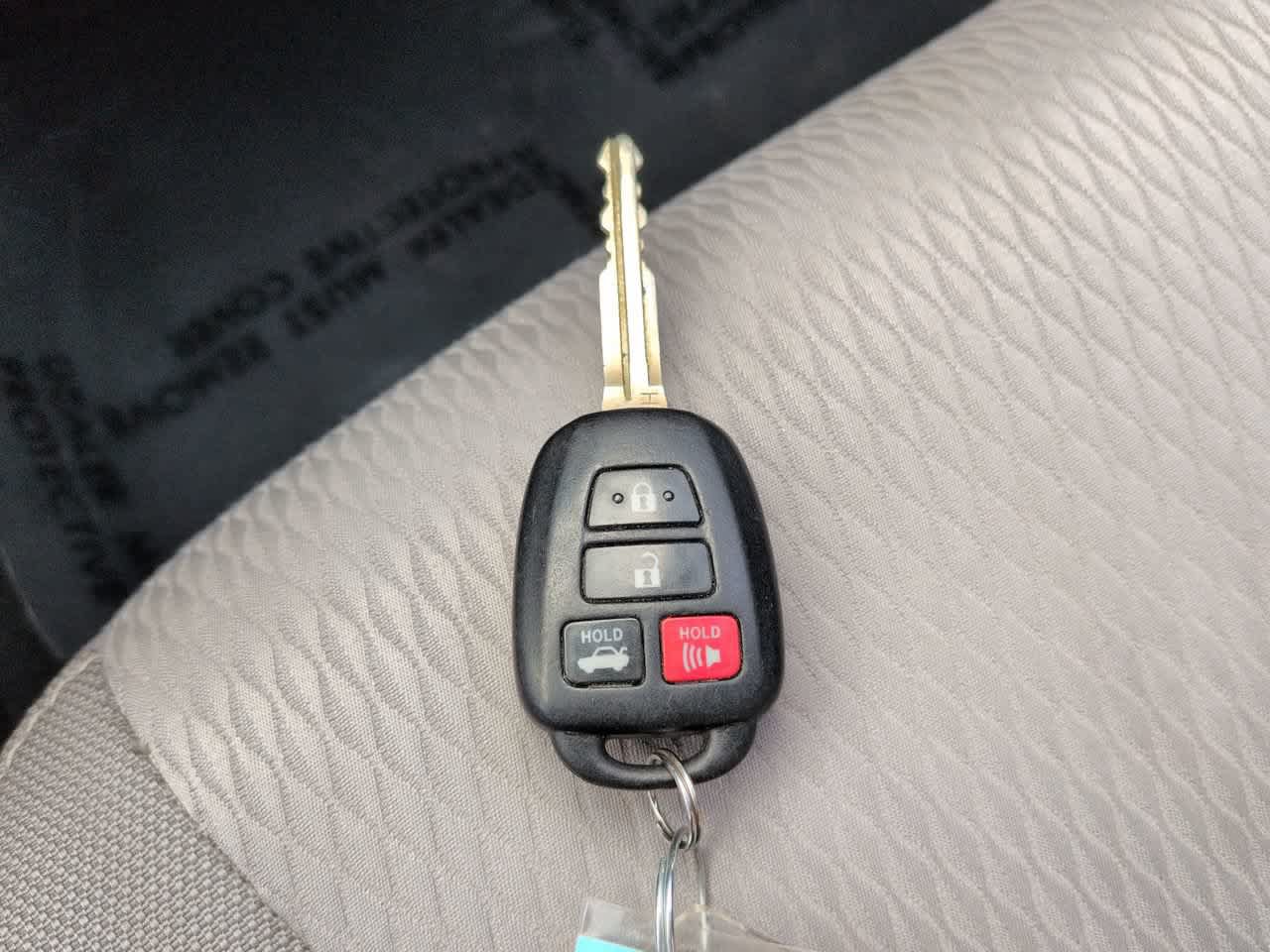 Used 2015 Toyota Corolla LE FWD image 25