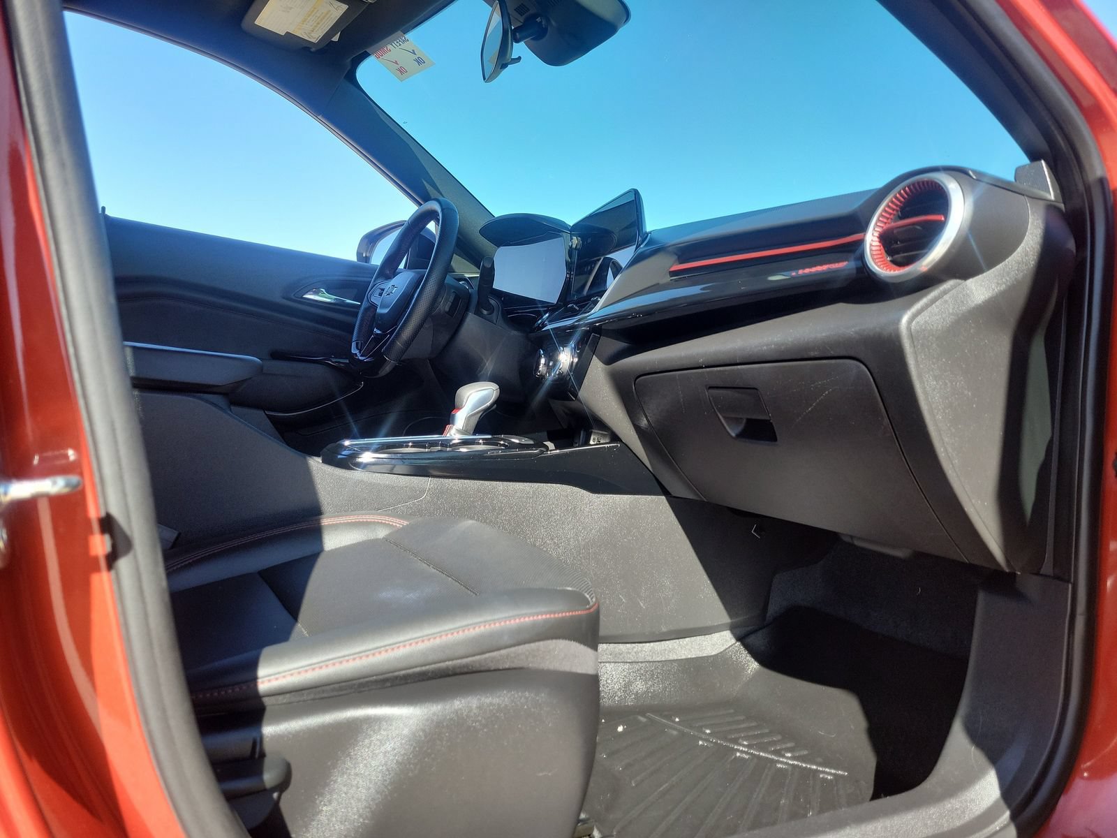 Used 2024 Chevrolet Trax RS FWD image 23