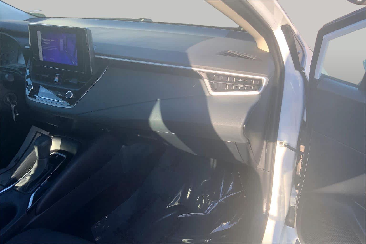 Used 2025 Toyota Corolla LE FWD image 19