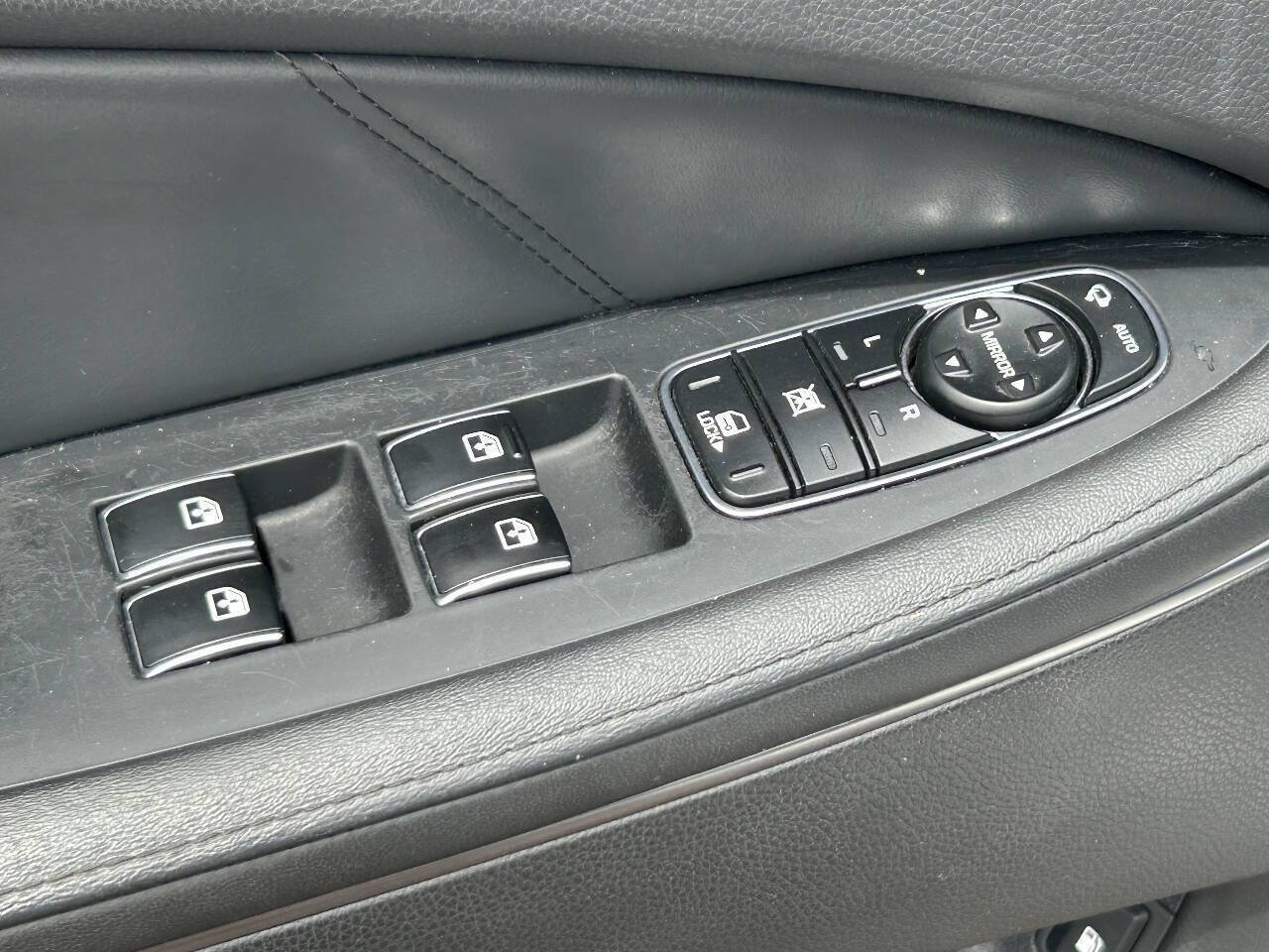Used 2015 Hyundai Equus Signature RWD image 26