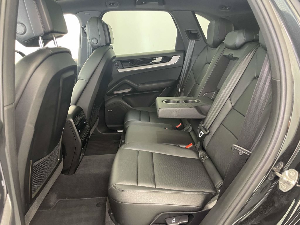 Certified 2025 Porsche Cayenne AWD/4WD image 19