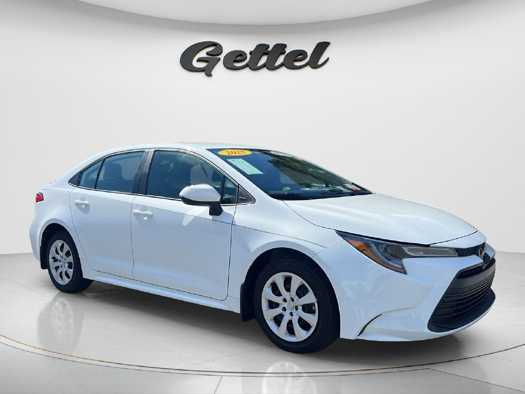 Used 2025 Toyota Corolla LE FWD image 3