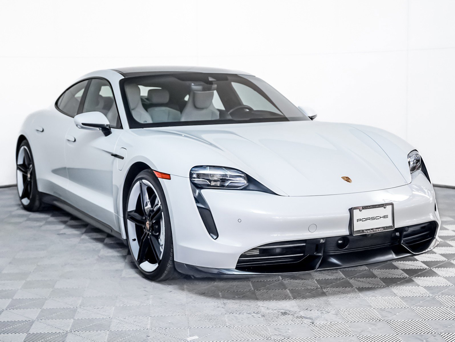 Certified 2021 Porsche Taycan Turbo image 8