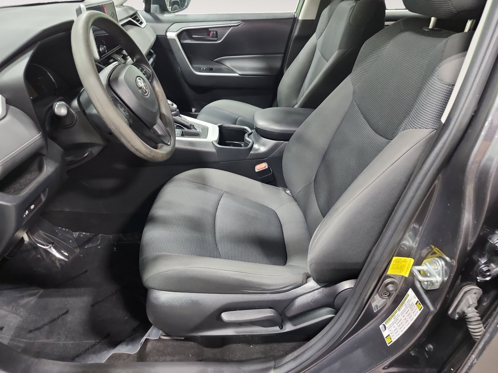 Used 2023 Toyota RAV4 LE FWD image 9