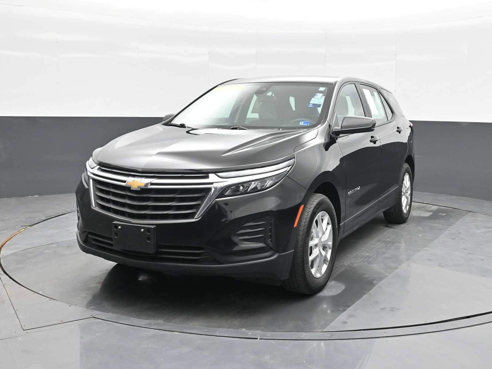 Used 2024 Chevrolet Equinox LS w/ Driver Confidence II Package FWD image 4