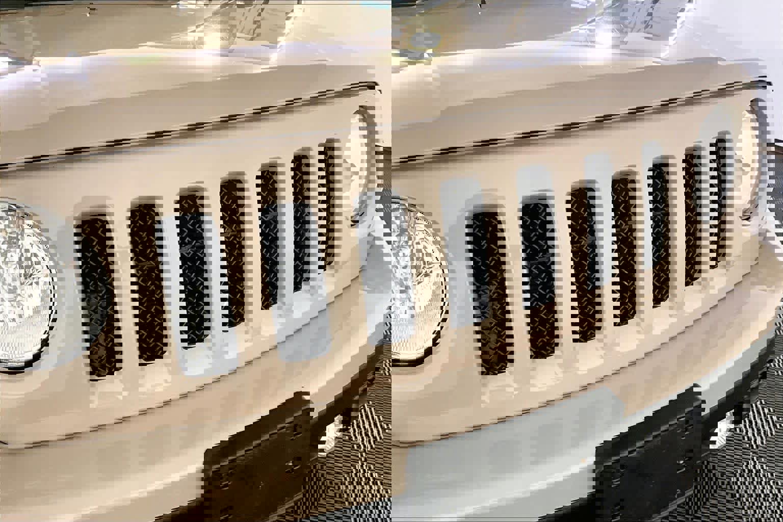 Used 2017 Jeep Patriot Latitude image 32