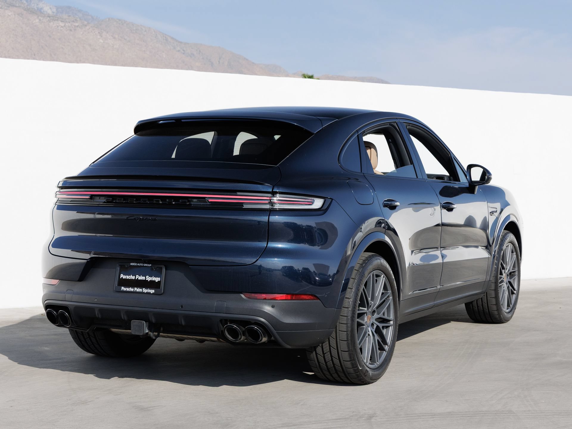 Certified 2025 Porsche Cayenne E-Hybrid Coupe AWD/4WD image 7