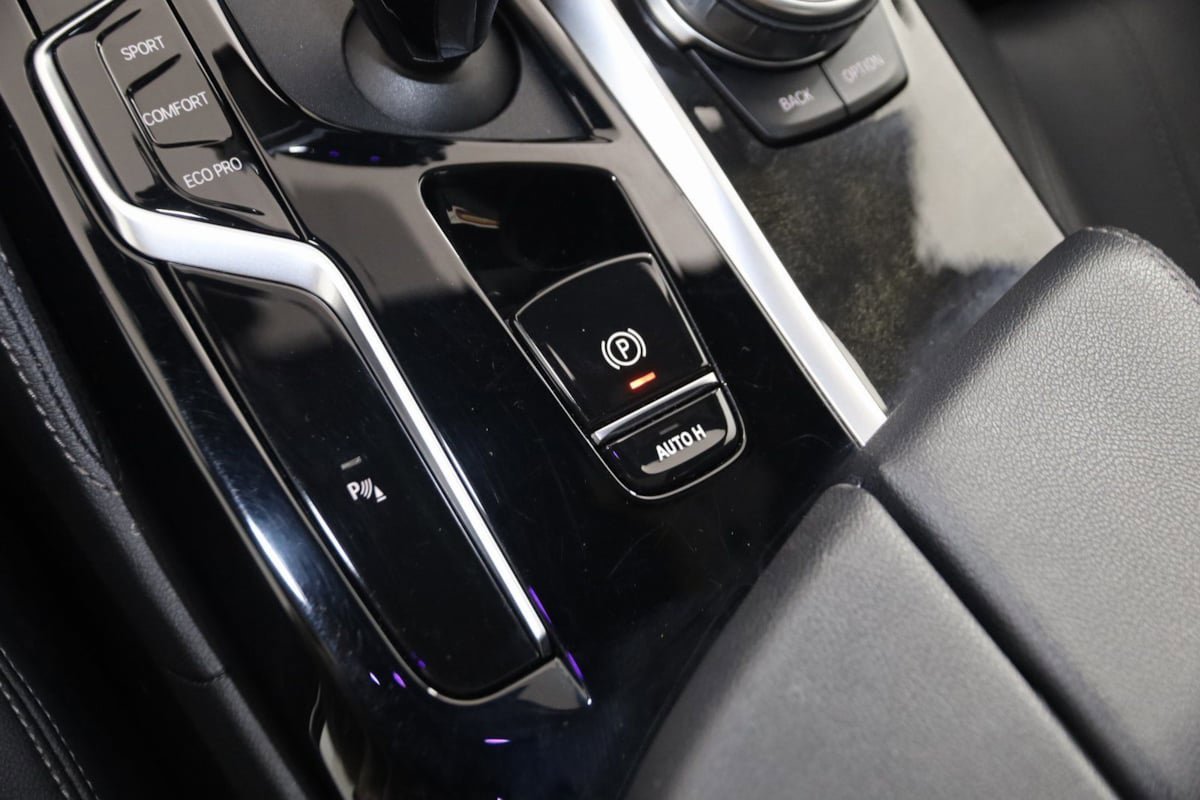 Used 2023 BMW 540i xDrive w/ M Sport Package image 29