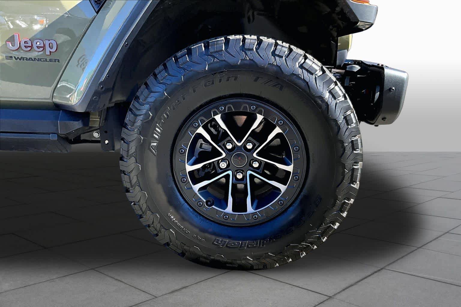 Used 2025 Jeep Wrangler Rubicon AWD/4WD image 10