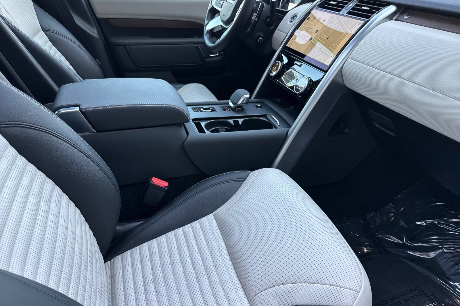 Certified 2023 Land Rover Discovery S R-Dynamic AWD/4WD image 17