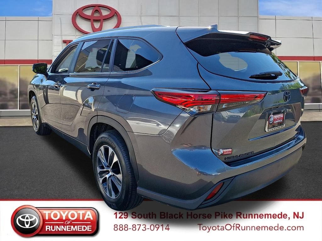 Used 2023 Toyota Highlander XLE FWD image 4